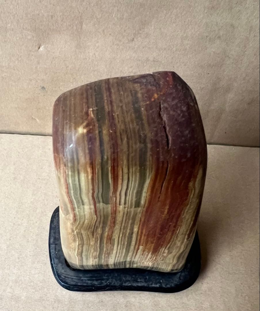 多色ストーンの自然石彫刻