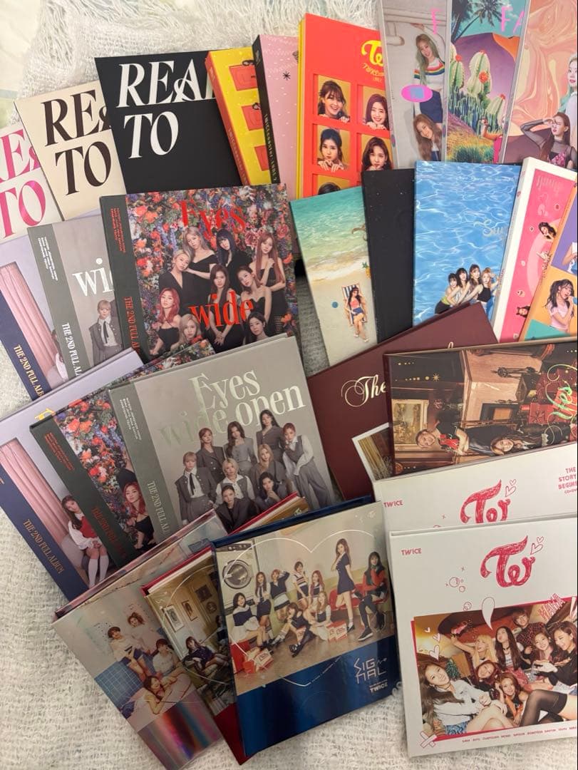TWICE アルバム、CD83点+複数トレカまとめ売り - メルカリ
