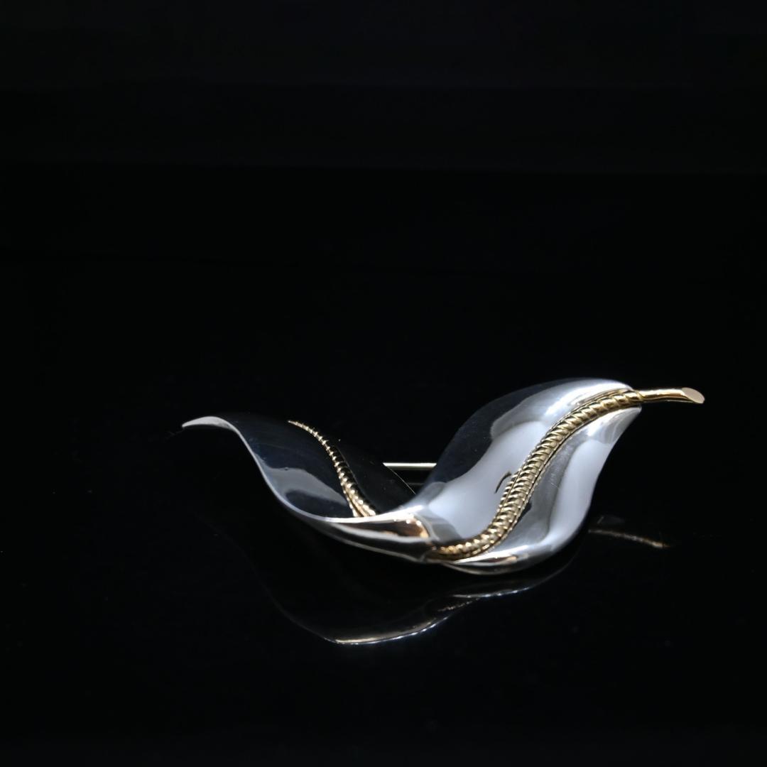 □ 45494☆年 ティファニー ブローチ K18 925 コンビリーフ