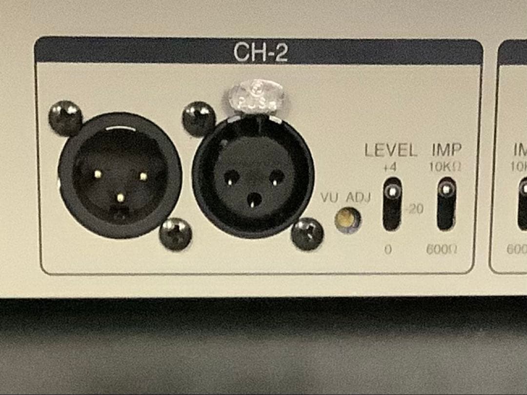 ヤマハ アナログミキサーMV800 とVU メーター 6uラックのset - メルカリ