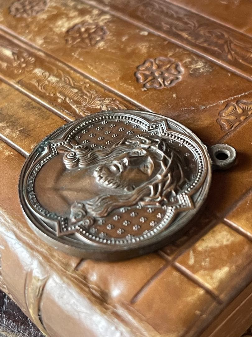 ブロンズアンティークメダイ キリスト 荊の冠