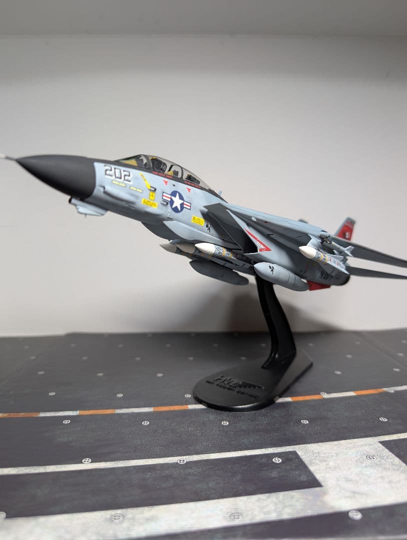 ハセガワF−14A 完成品VF-31トムキャッターズ飛行状態1/72完成品