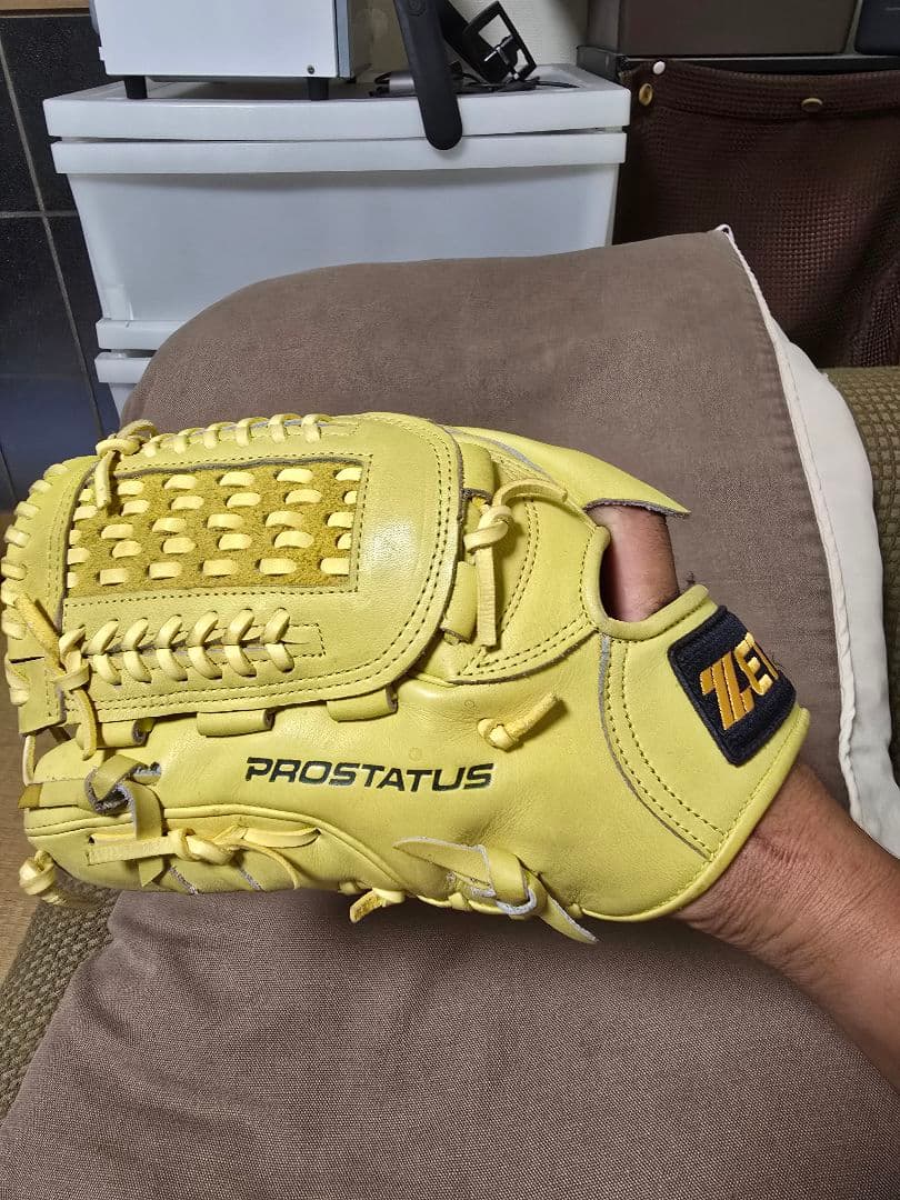ZETT PROSTATUS イエロー、軟式、投手用 、左利き用 ゼット（ZETT） 左利き 左投げ用イエローのみ 野球 軟式グラブ