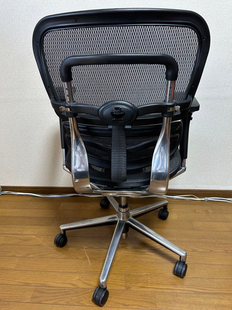 メッシュチェア エルゴヒューマン ベーシック ブラック ②予告なしに