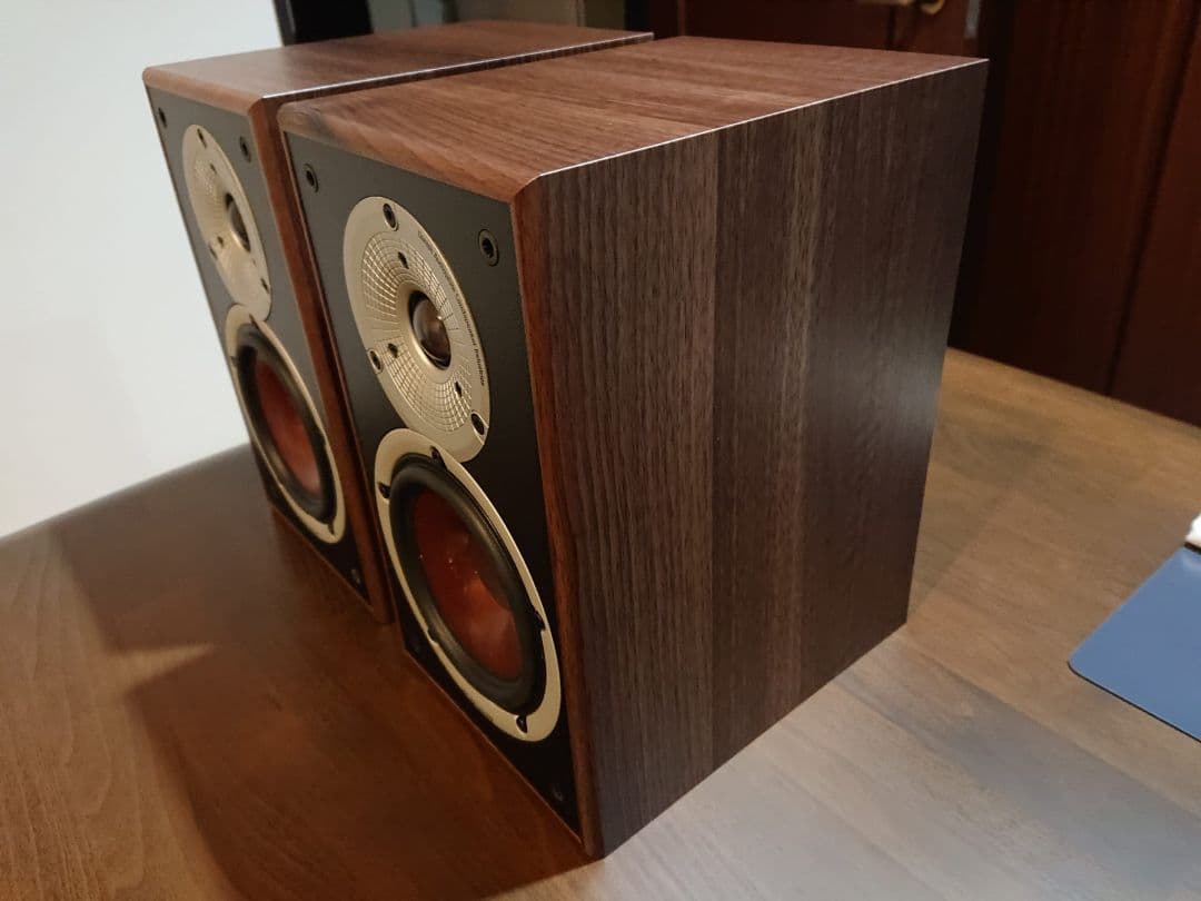 DALI SPEKTOR 2 ウォールナット仕上げ