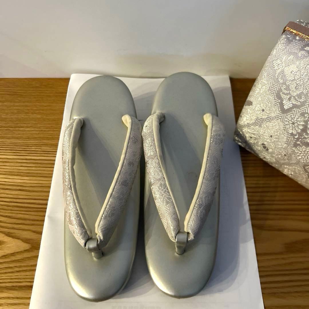 美品】 和装 草履 バッグセット オフホワイト シルバー 大阪ぞうり