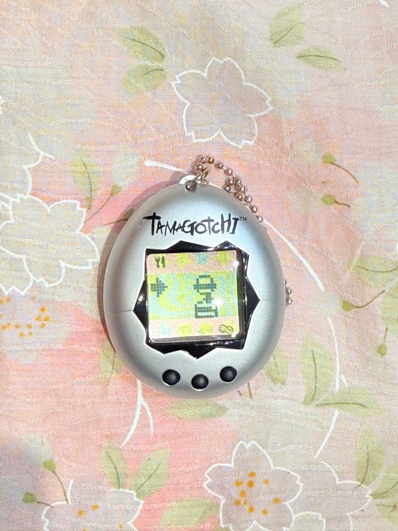 【動作確認済】ヨーロッパ版たまごっち 銀 黒フチ GEN2 抽選販売】Original Tamagotchi FRGMT EDITION 2 Black ver. / White