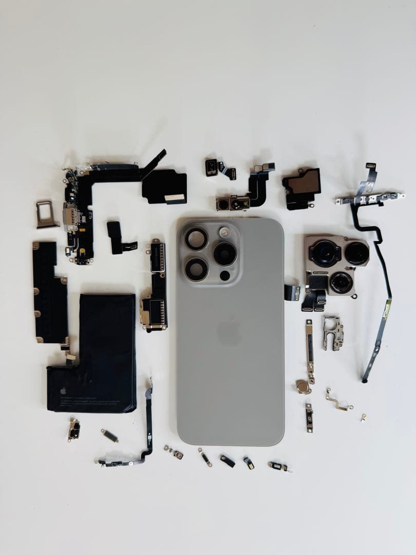 iPhone 15 Pro シルバー 本体と部品 - メルカリ