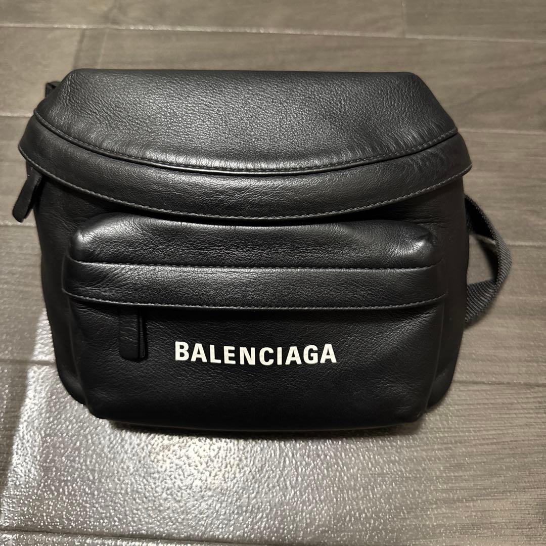 BALENCIAGA ブラック ボディバッグ BALENCIAGA バレンシアガ ホイールベルトパック ボディバッグ 黒