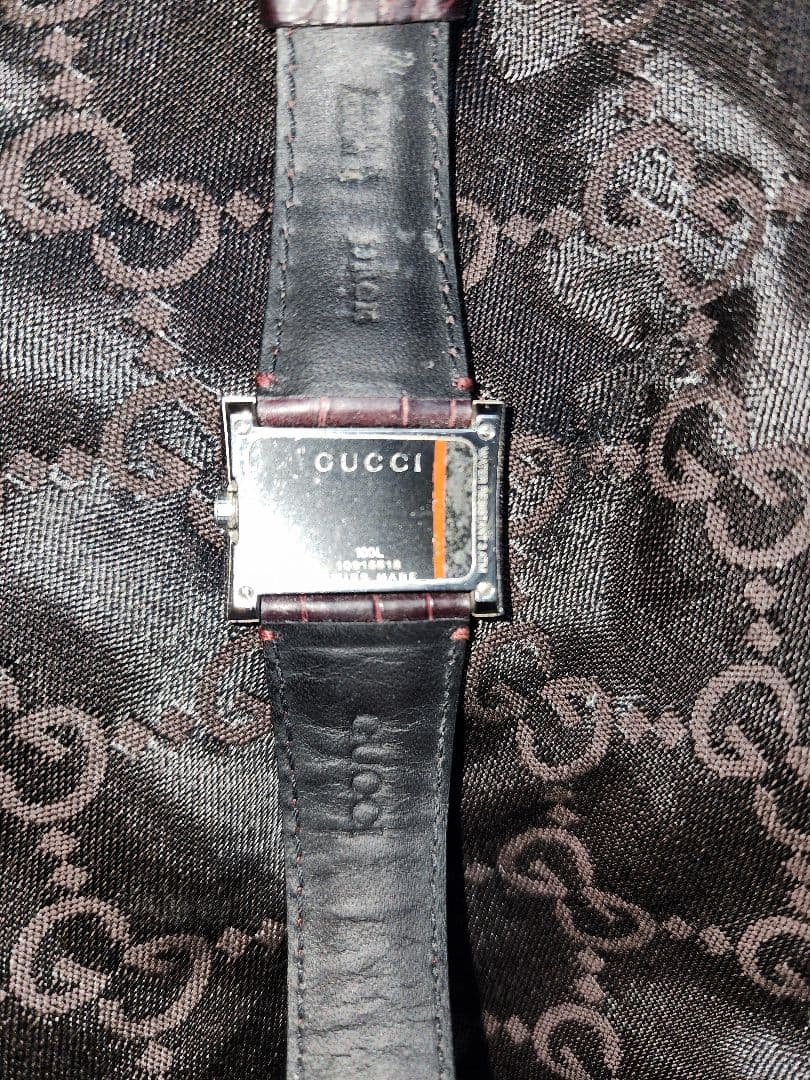 GUCCI文字盤白蝶貝 ダイヤモンド装飾 レザーベルト時計