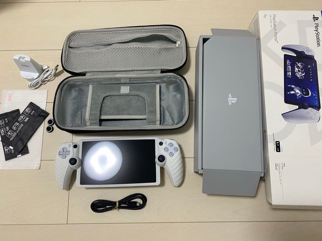 プレイステーションポータル　ケース、ガラスフィルム、充電スタンド付き Amazon.co.jp: PS5 リモートプレイヤー 【新登場-充電に保護ケースの