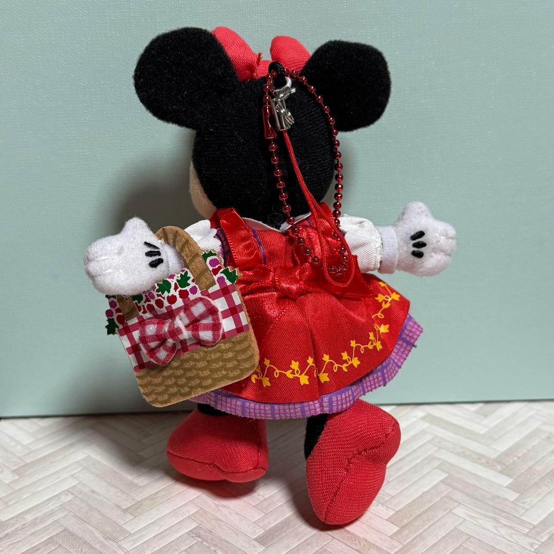 ベリー摘みのミニーちゃんぬいぐるみストラップ - メルカリ