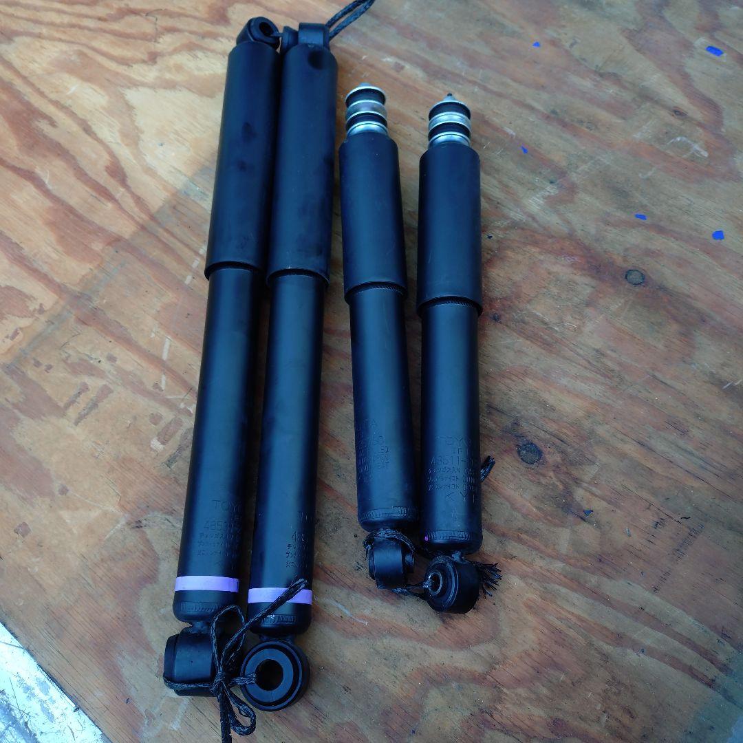 TOYOTAハイエース新車外し　 ガス式ショックアブソーバー 4本セット KYB カヤバ ショックアブソーバー Extage 1台分4本 ハイエース