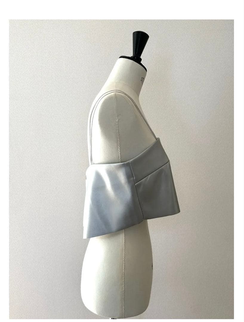 新品】イデアルーチェ エコレザーキャミ シルバー - メルカリ