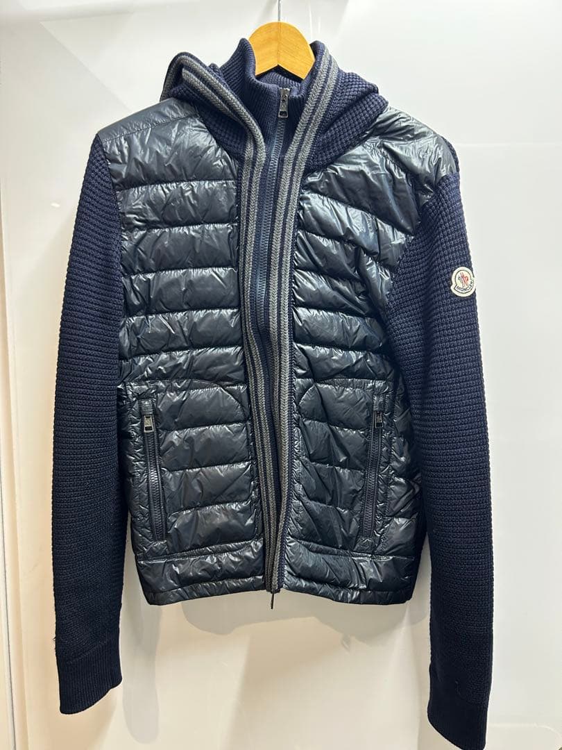 モンクレール　ネイビー フード付きダウンジャケット ネイビーブルー Moncler Mayaショートダウンジャケット : ショート