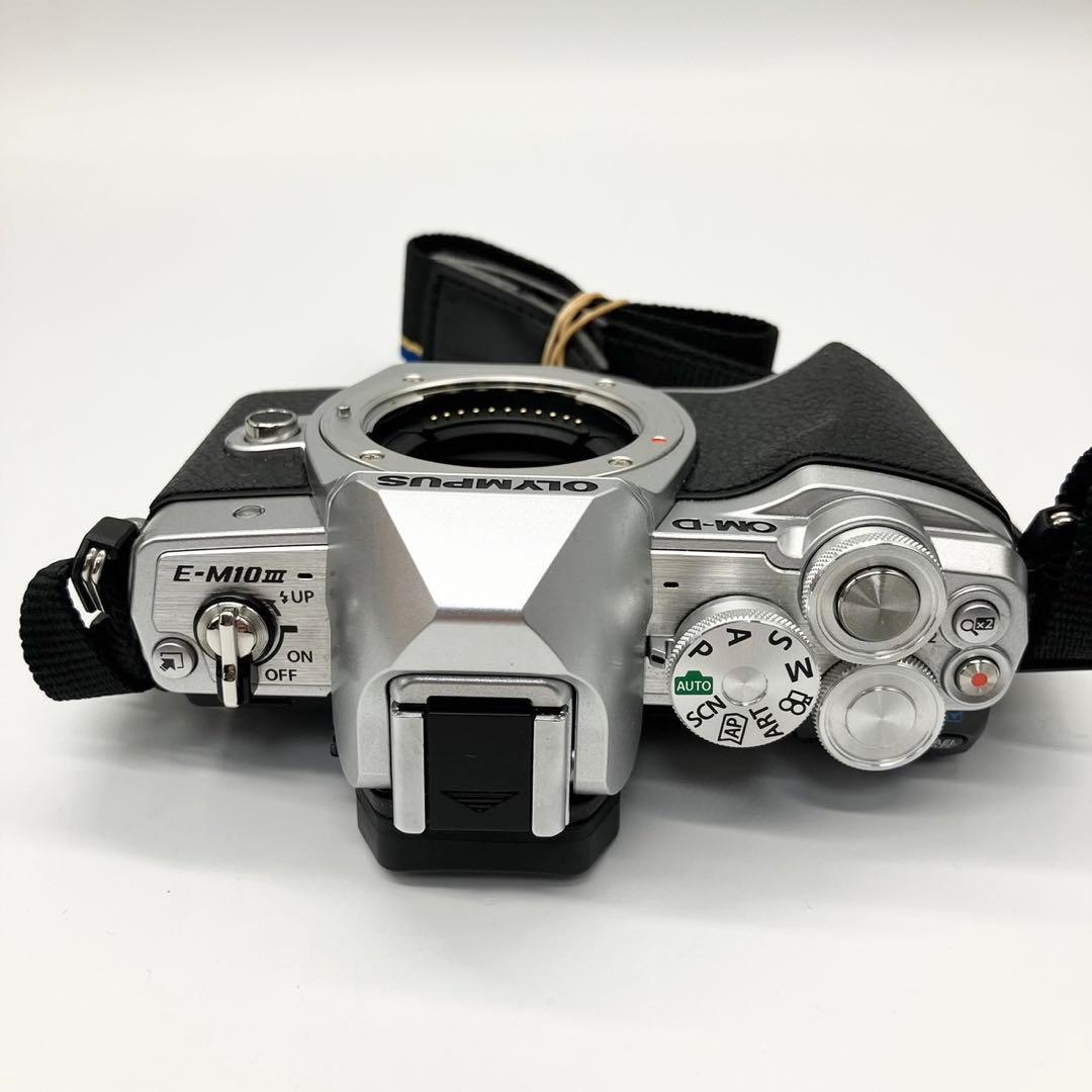 ジャンク OLYMPUS OM-D E-M10 ミラーレス一眼カメラ