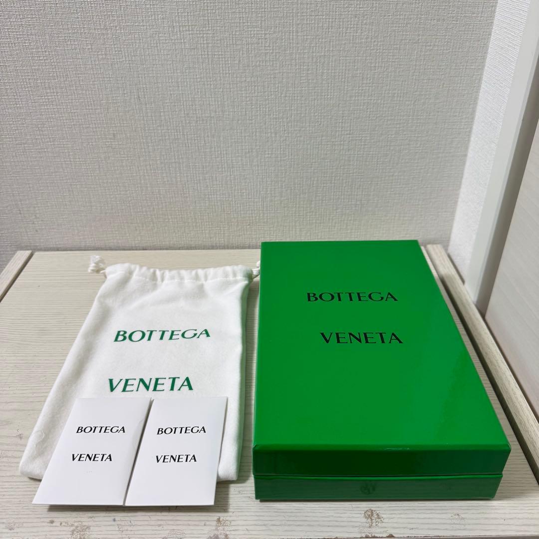 新品同様】ボッテガヴェネタ iPhone 14Pro スマホケース パラキート