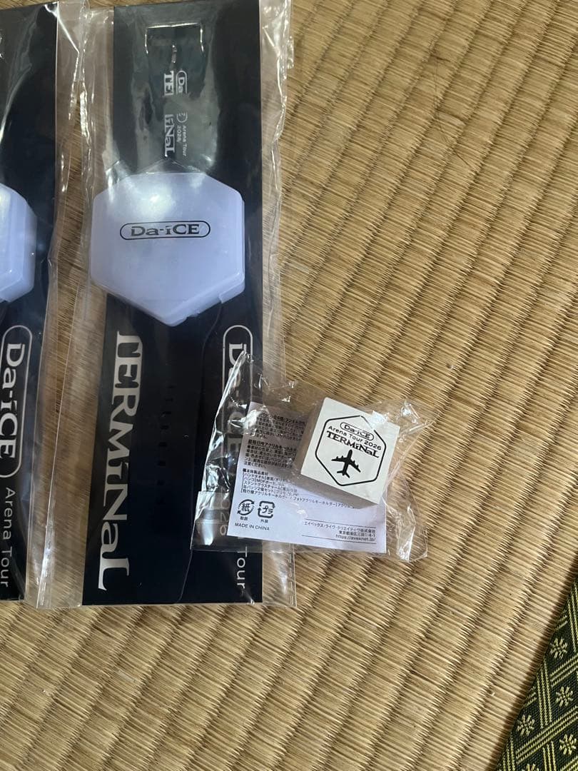Da-iCE TERMiNALブレスレットライト2個セットとカプセルトイ - メルカリ
