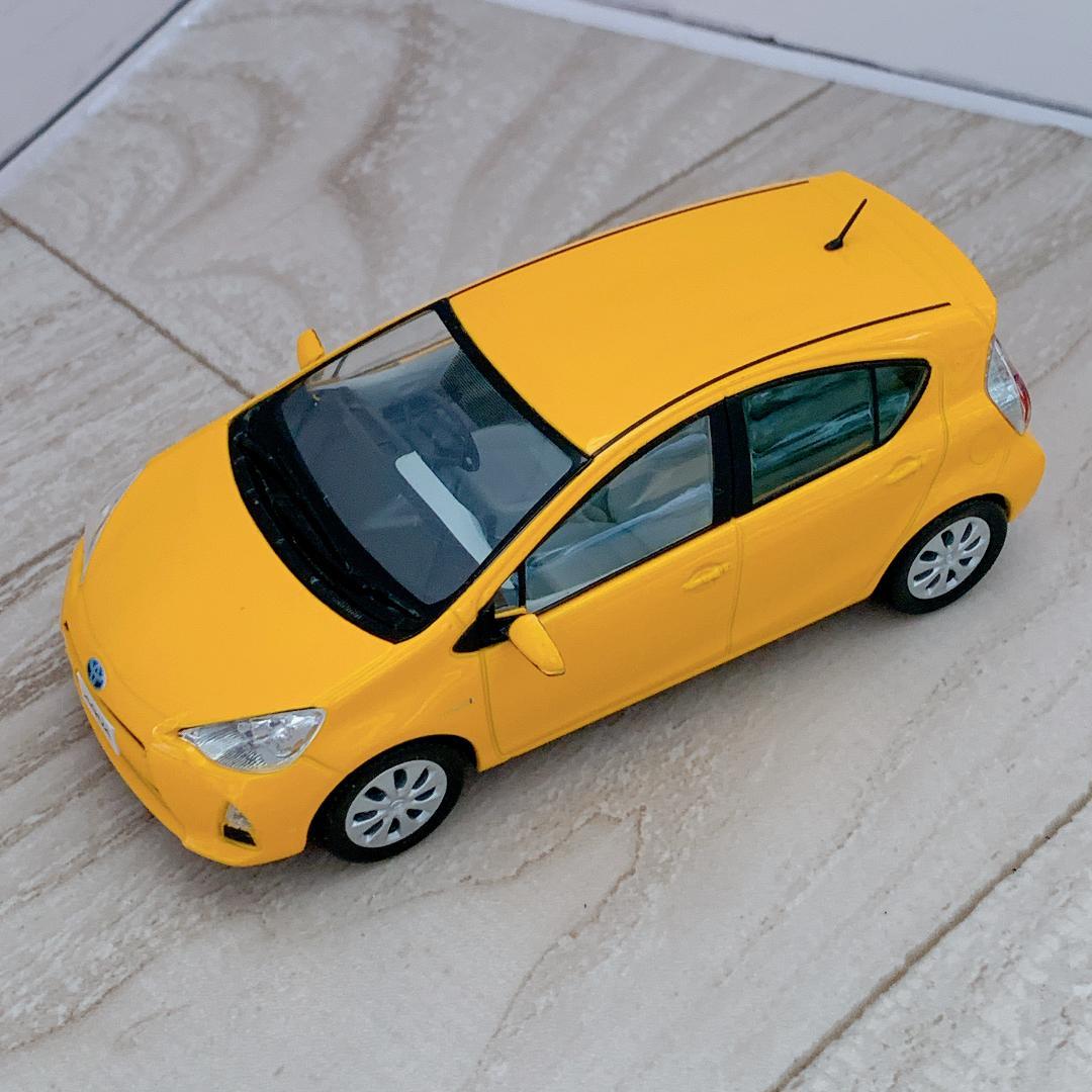 トヨタ アクア 非売品 1/30 AQUA ミニカー イエロー 黄色 入手困難