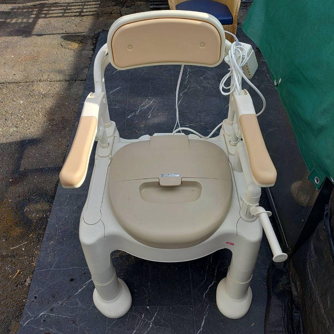 暖房便座 安寿 ポータブルトイレ FX-CPはねあげ　快適脱臭 ポータブルトイレ FX-CPはねあげ ”ちびくまくん” | 【安寿】の介護用品