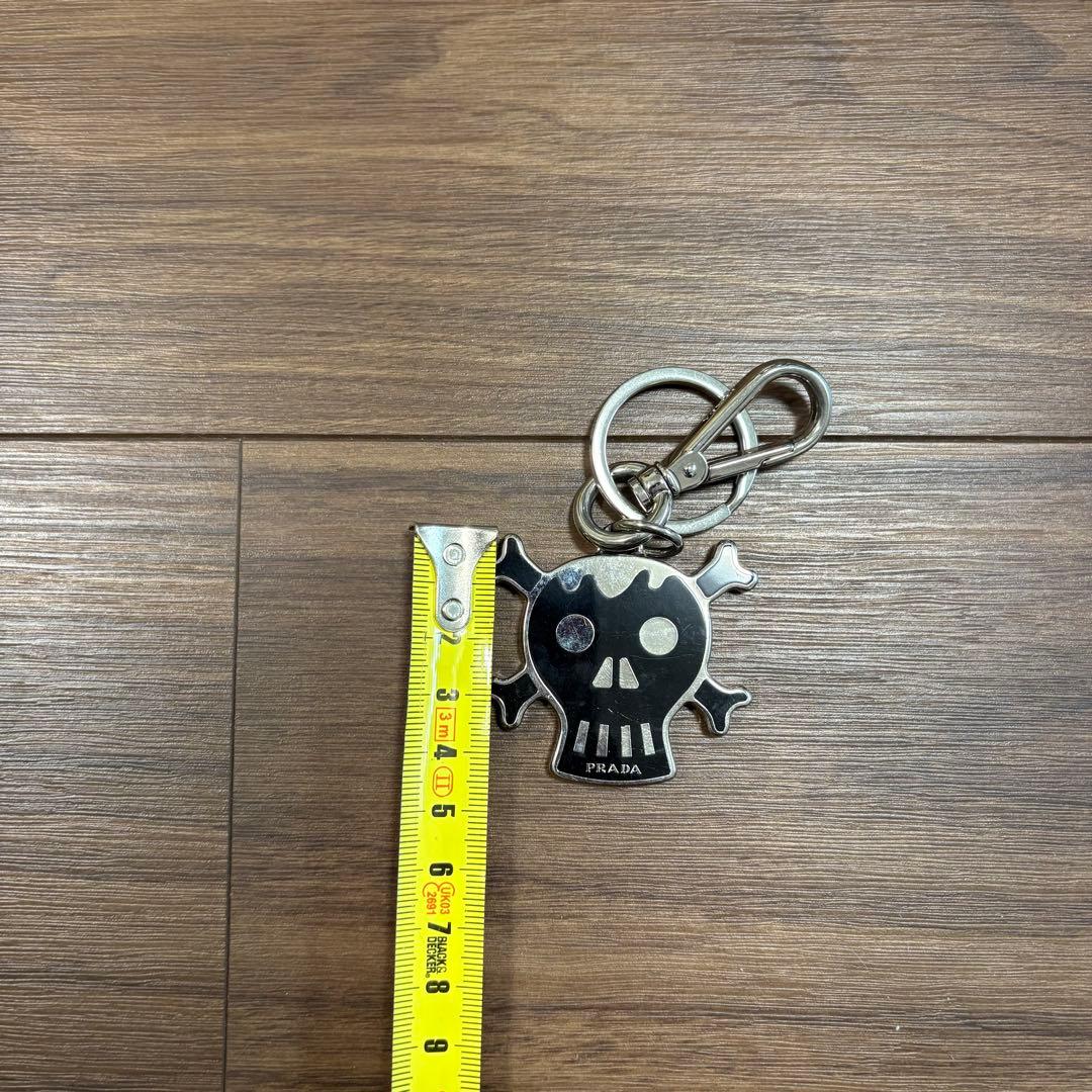 PRADA スカル・クロスボーン キーホルダー