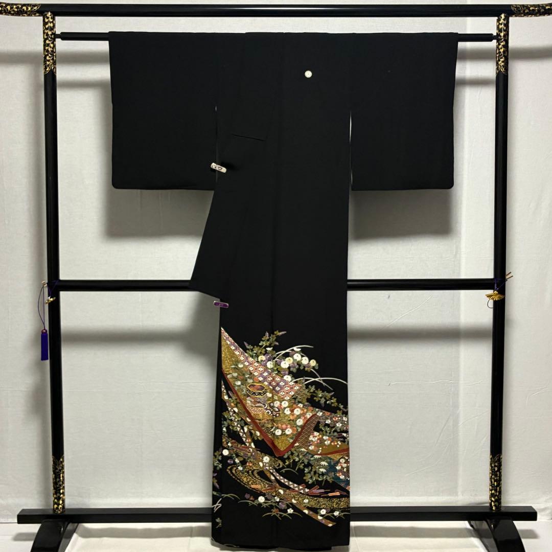 D68 黒留袖 総刺繍 慰斗紋 花模様 正絹 着物 袷 極美品 - メルカリ