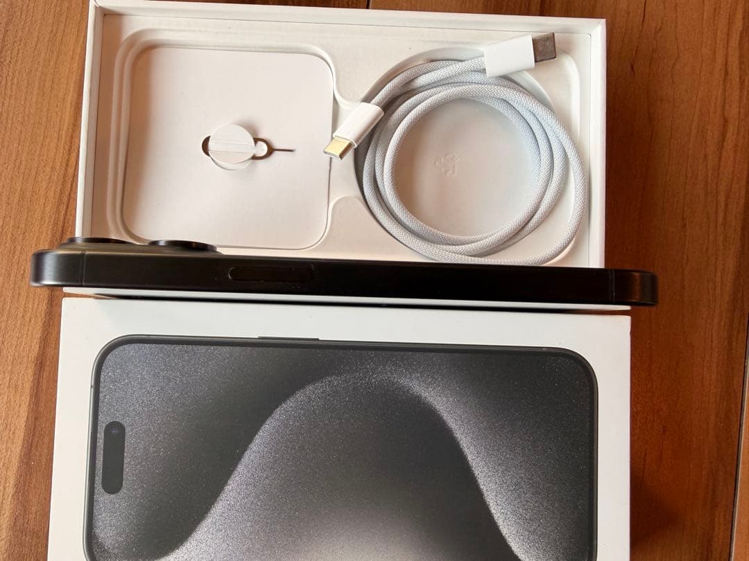 白ネコ様専用 美品⭐︎iPhone15Pro 256GB ブラックチタニウム - メルカリ