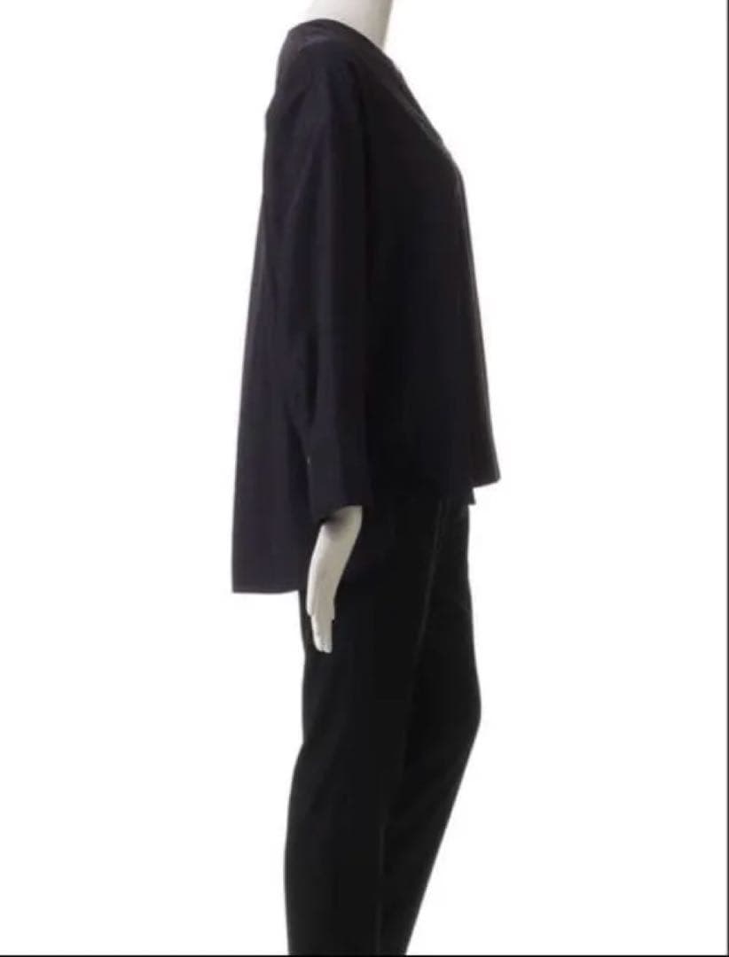 2025SS エブールebureVネックブラウス タグ付き新品 - メルカリ