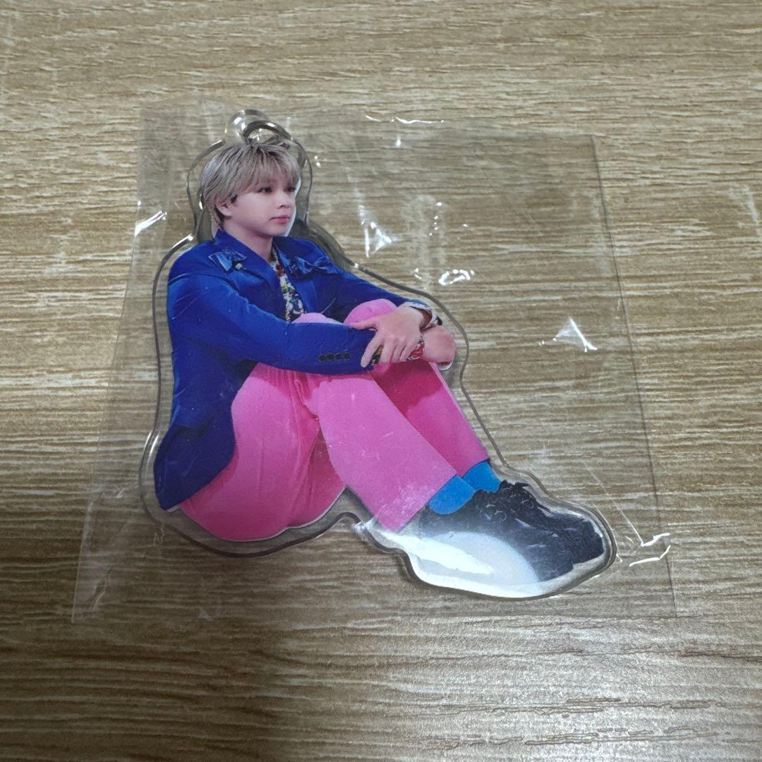 M!LK 塩﨑太智 おすわりアクリルキーホルダー - メルカリ