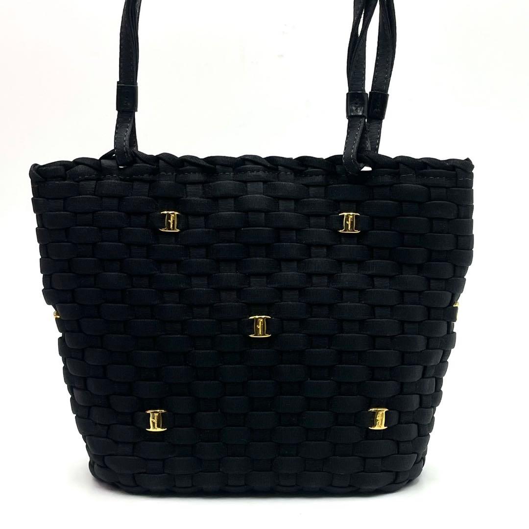 極美品○ フェラガモ ハンドバッグ 編み込み ヴァラリボン 金具