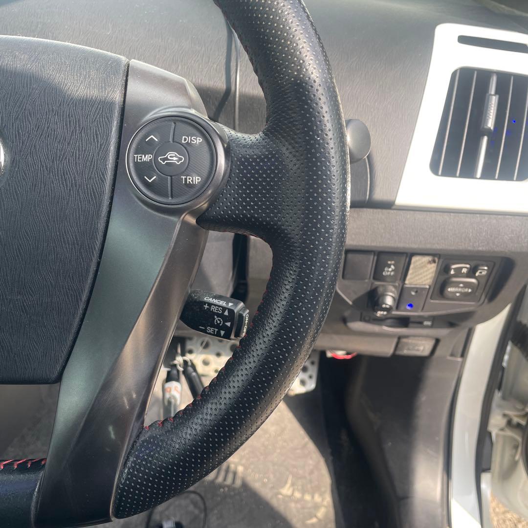 トヨタプリウスZVW30 GSグレード ステリング ホイール レッドステッチ