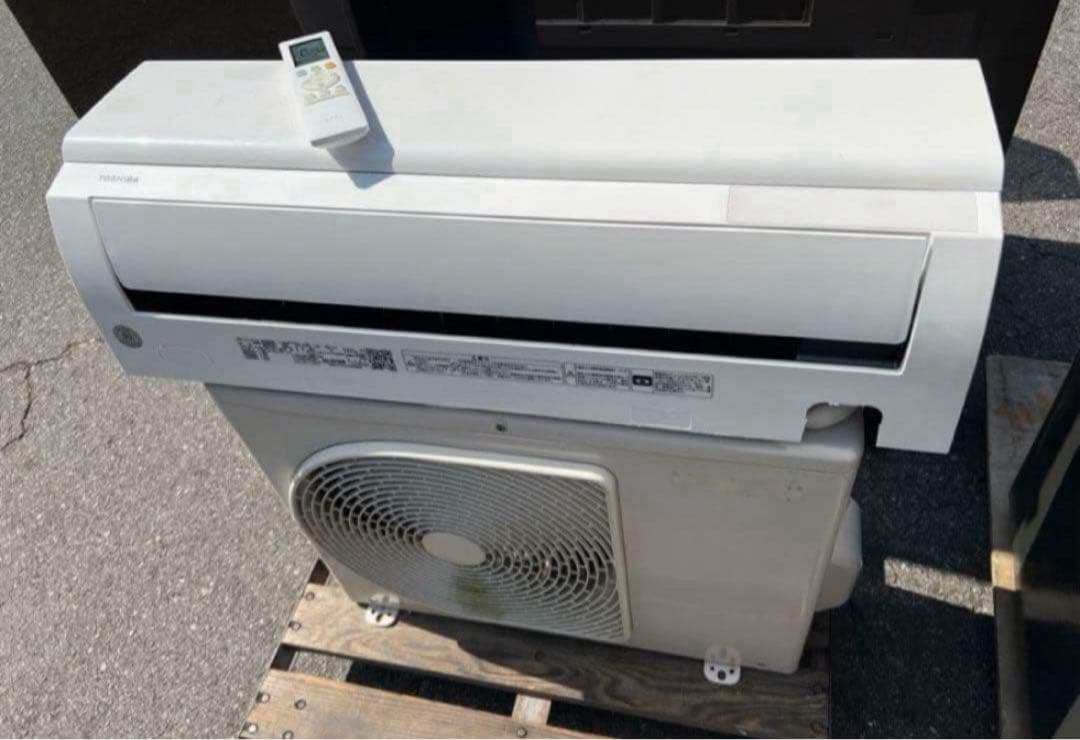 【高年式】2021年式 2.2kw 東芝 エアコン RAS-H221M (W)