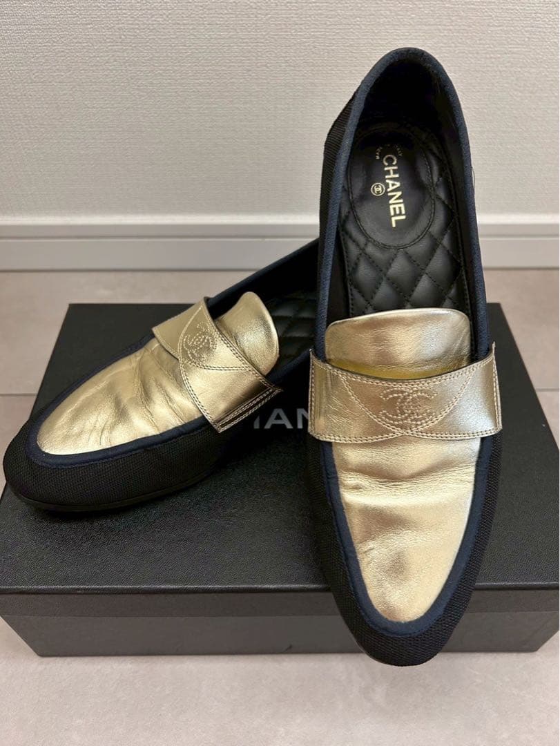 専用　CHANEL ゴールド ブラック ローファー 9571496755230.jpg