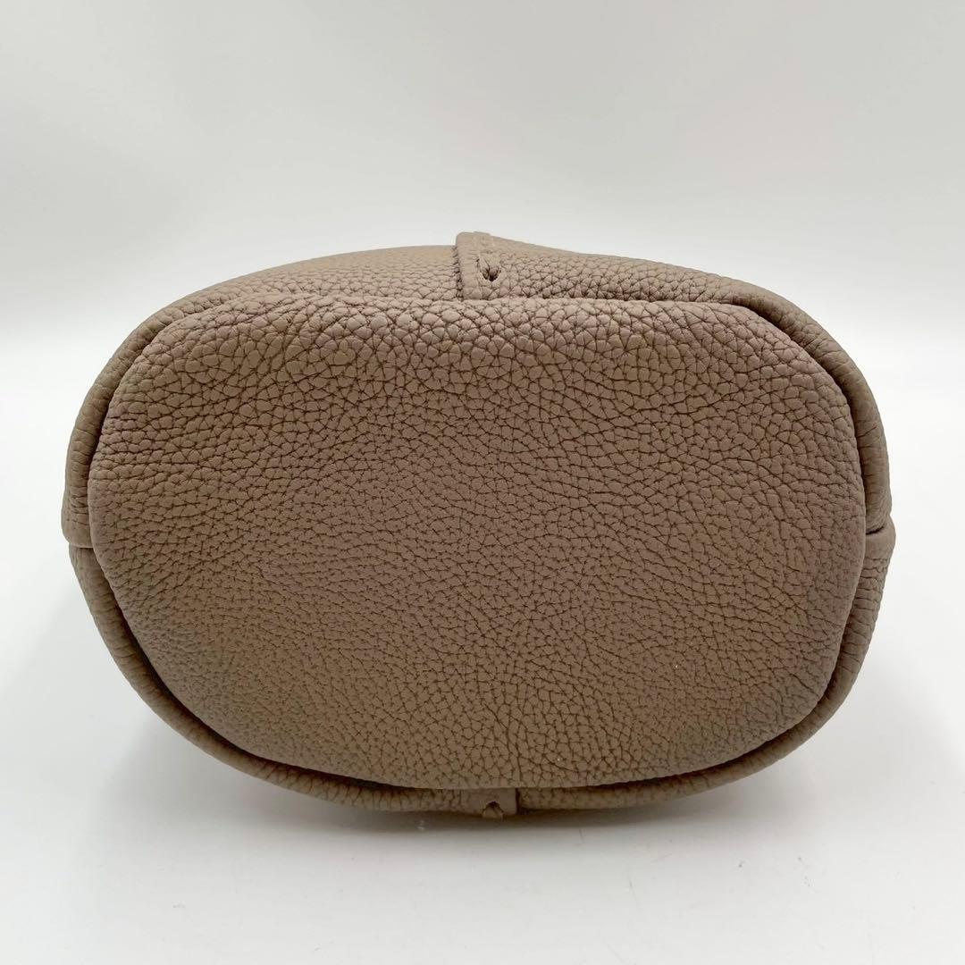 極美品 マヌー keg pouchc ケッグポーチ レザーバッグ グレージュ