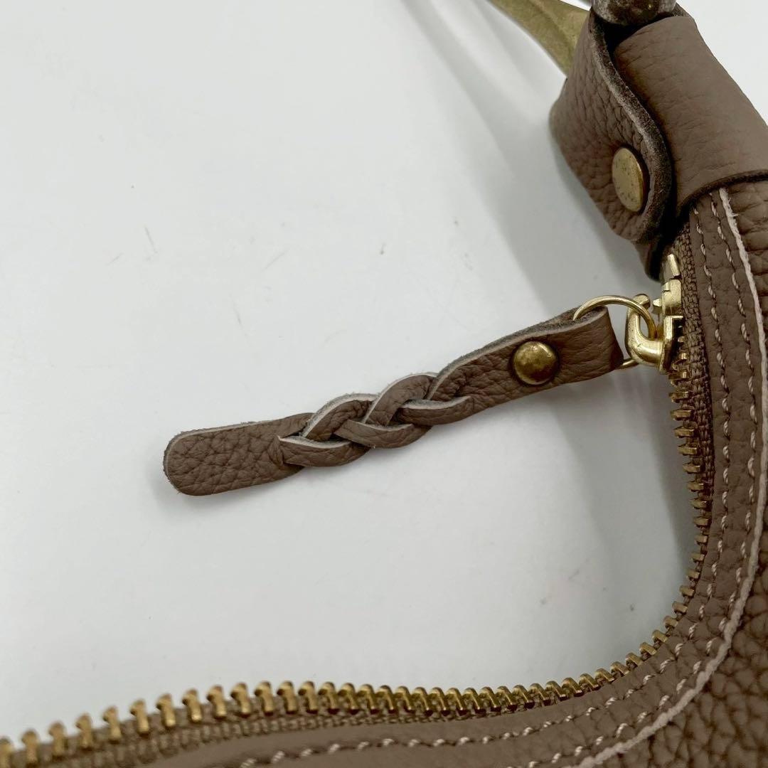 極美品 マヌー keg pouchc ケッグポーチ レザーバッグ グレージュ