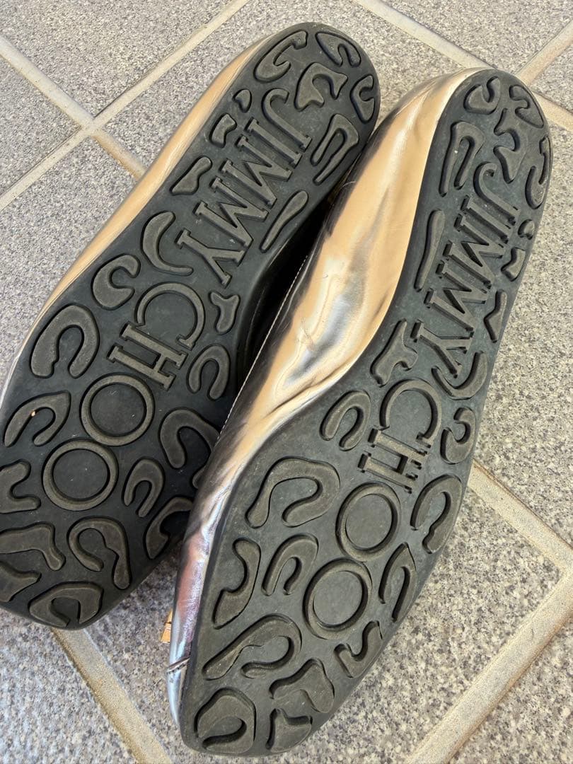 JIMMY CHOO シルバー フラットシューズ - メルカリ