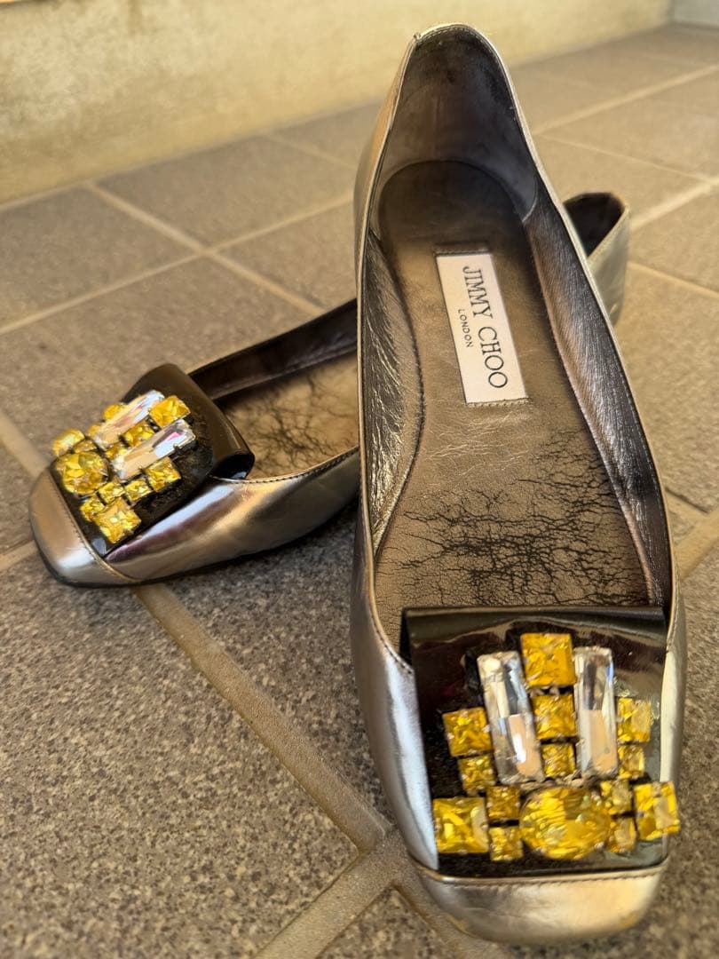 JIMMY CHOO シルバー フラットシューズ - メルカリ