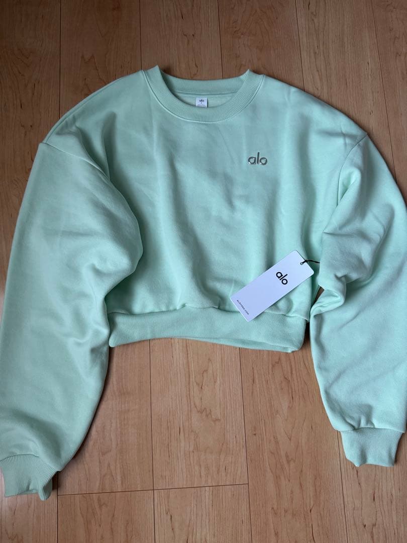 alo yoga クロップド アコレード クルーネック スウェット