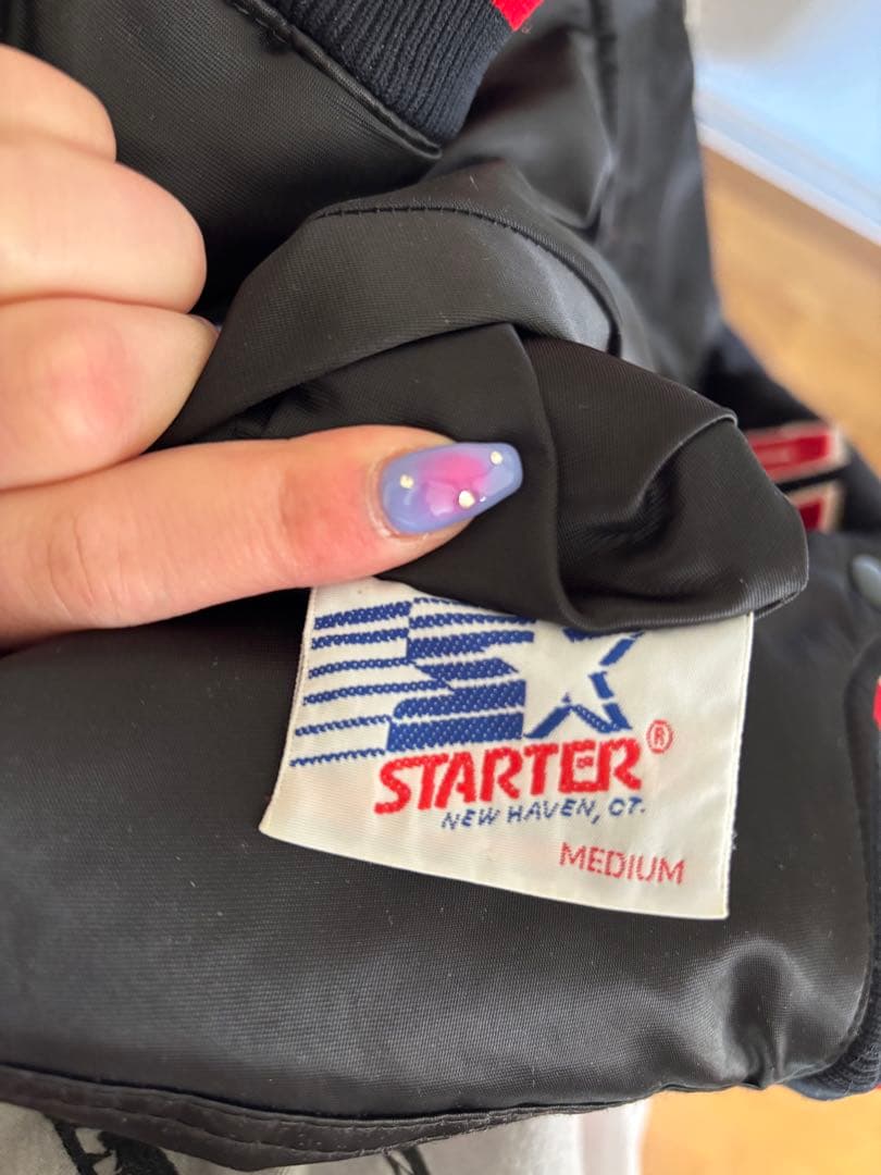 シカゴ・ブルズ スタジャン ブラック/レッド リバーシブル