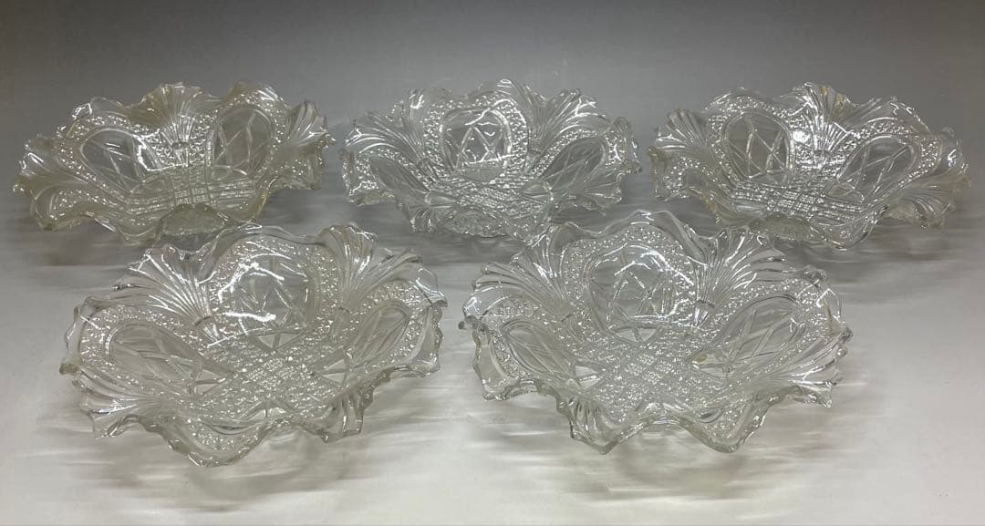 ウランガラス ガラス鉢 ガラスボール 皿 食器 - メルカリ