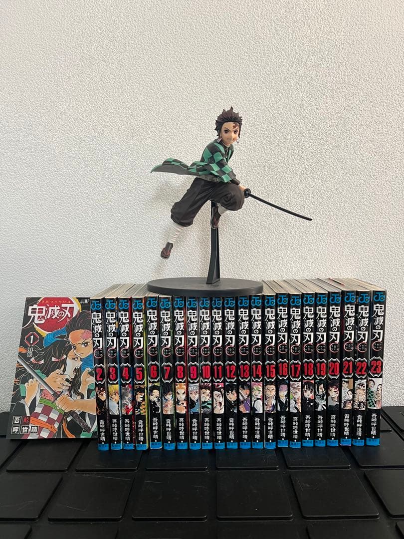 鬼滅の刃　全巻 Amazon.co.jp: 【コミック】鬼滅の刃（全23巻） : 吾峠呼世晴
