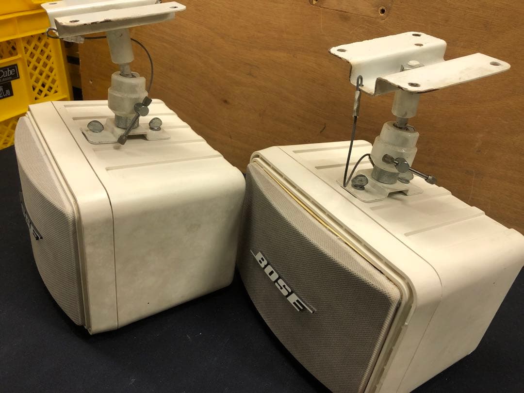 BOSE111ADW ペア 天井吊りブラケット付 中古
