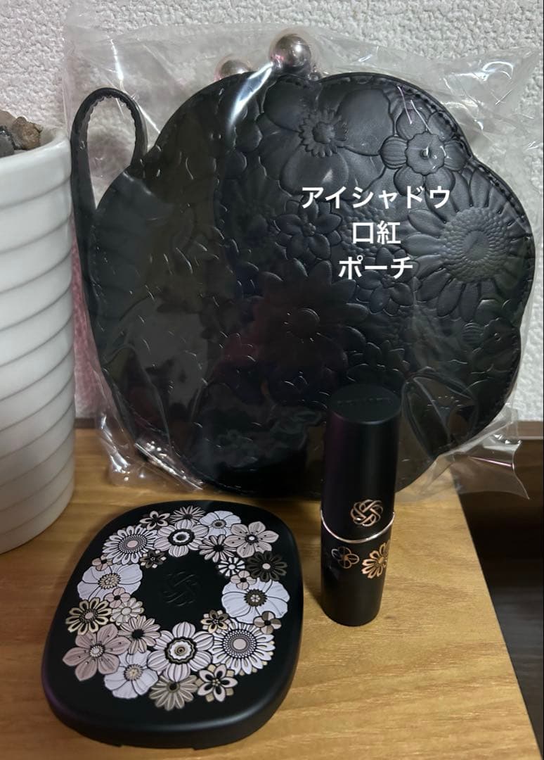 DECORTE 2025クリスマスコフレ　アイシャドウ 口紅 ポーチ コスメデコルテの「2025年クリスマスコフレ」全色スウォッチ！イエベ