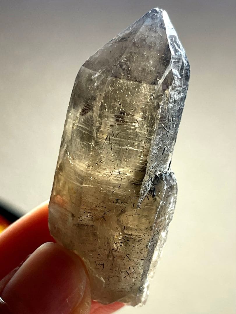 天然共生スモーキークォーツ・トルマリン・虹入り・ベトナム産 - メルカリ