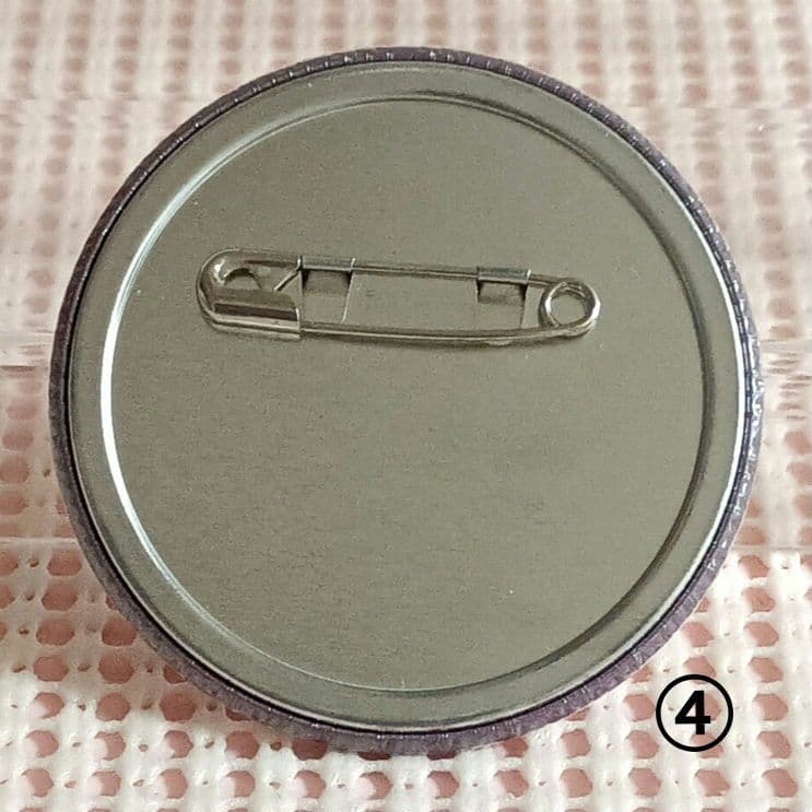 鬼滅の刃 胡蝶しのぶ 缶バッジ - メルカリ