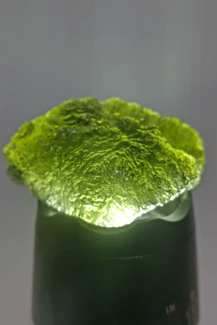 [鑑別書付]天然モルダバイト原石 22.07g[C7224]