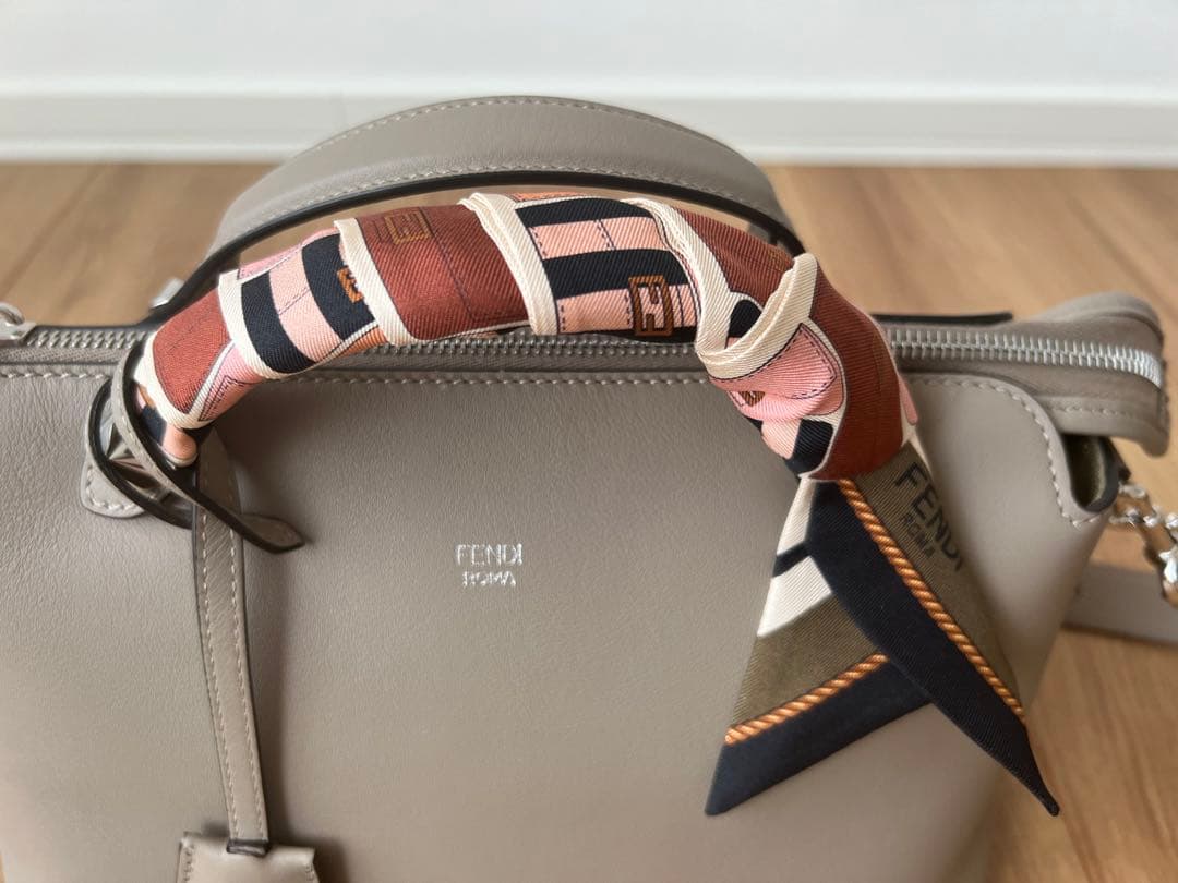 極美品】FENDI バイザウェイ ラッピー スカーフ - メルカリ