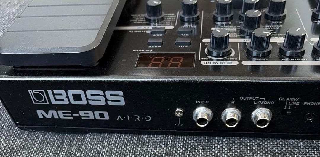 BOSS ME-90 ギターエフェクター ケース、電源アダプター付属 - メルカリ