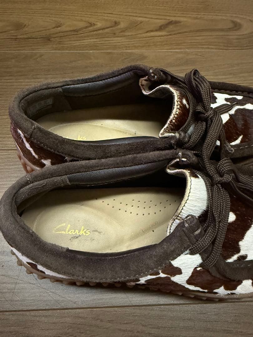 クラークス ワラビー 牛柄 レディース 厚底 モカシン - メルカリ