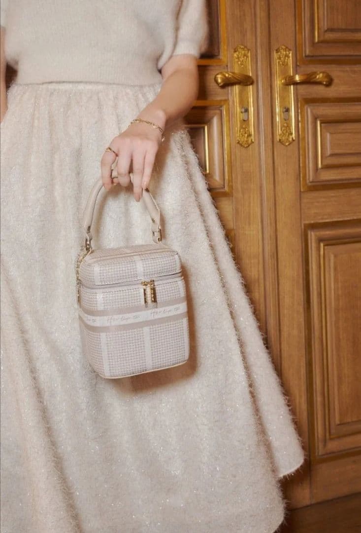 Herlipto♡バニティバッグ miniのバニティにハートクリップ🍨🤍 pink pink な組み合わせ #herlipto